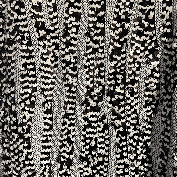 Fun black and white sequins dress - Picture 2 of 3